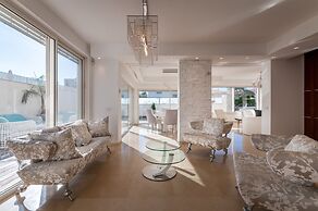 Luxurious Villa with great location