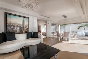 Luxurious Villa with great location