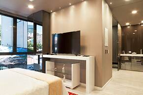 Ultra Luxury 2 Bed Loft in Lleras