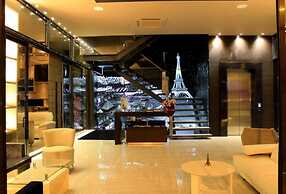 Ultra Luxury 2 Bed Loft in Lleras