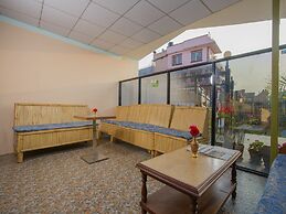 OYO 271 Hotel Golden Three