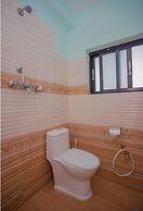 OYO 271 Hotel Golden Three