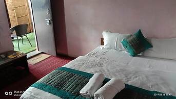 Hotel Kausani Retreat