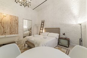 Romantic Vintage Colosseum Apartment