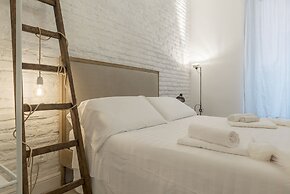 Romantic Vintage Colosseum Apartment