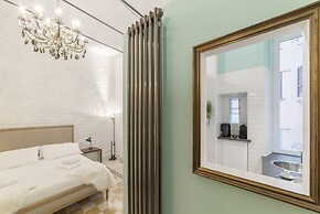 Romantic Vintage Colosseum Apartment