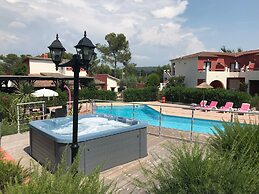 Les Pins Blancs de Provence