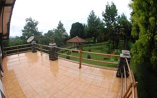 Villa ChavaMinerva Istana Bunga-Lembang