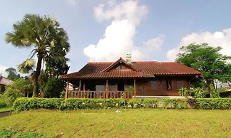 Villa ChavaMinerva Kayu - Ciater