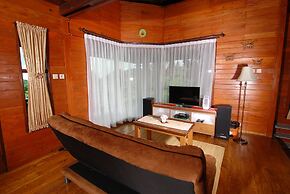 Villa ChavaMinerva Kayu - Ciater