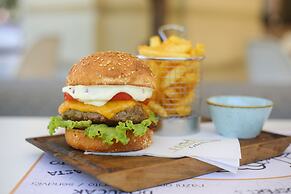 Hotel Grand Hedonist