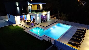 Holiday House Luxury