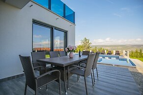 Holiday House Luxury