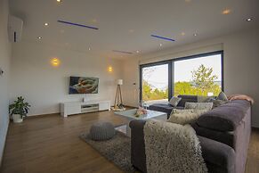 Holiday House Luxury