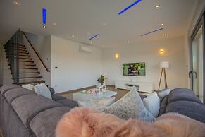 Holiday House Luxury