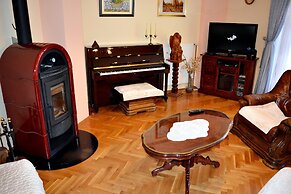 Holiday House Estera