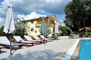 Holiday House Estera