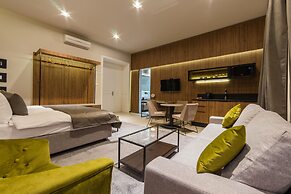 Dezman Luxury Center