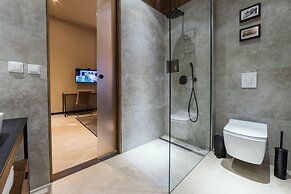 Dezman Luxury Center