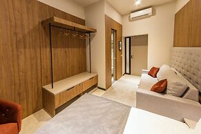 Dezman Luxury Center