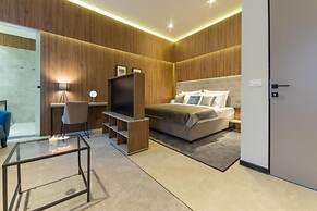 Dezman Luxury Center