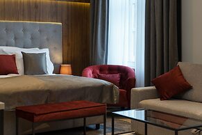 Dezman Luxury Center