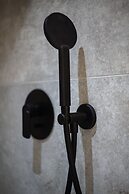 Dezman Luxury Center