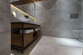 Dezman Luxury Center