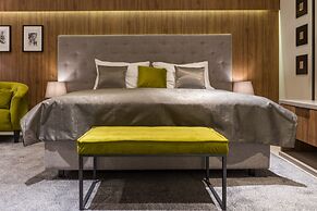 Dezman Luxury Center