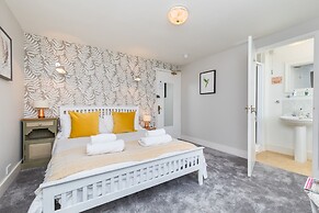 Morleys Bistro | By Huluki Sussex Stays