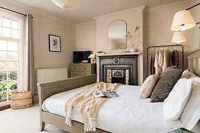 Morleys Bistro | By Huluki Sussex Stays