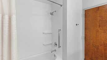 Holiday Inn Express And Suites Mobile - University Area by IHG