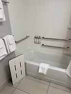 Holiday Inn Express And Suites Mobile - University Area by IHG