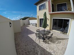 Gold Coast - Beautiful 2 Bedroom Town House