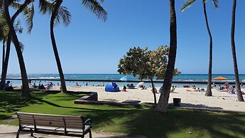 HAWAII  2 MIN FROM THE BEACH