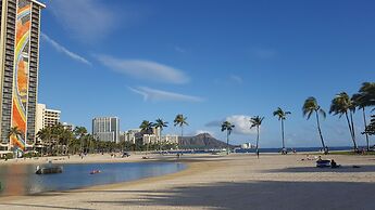 HAWAII  2 MIN FROM THE BEACH