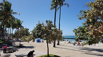 HAWAII  2 MIN FROM THE BEACH