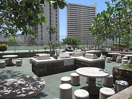 HAWAII  2 MIN FROM THE BEACH