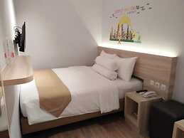 Central Front One Inn Jakarta Airport