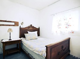 Janice's Traditional House