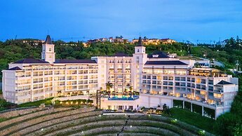 Twin Lakes Hotel