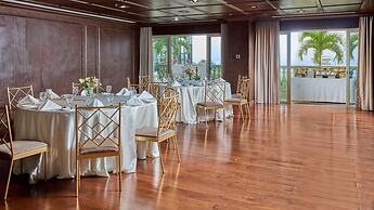 Twin Lakes Hotel