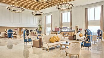 Twin Lakes Hotel