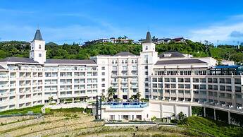 Twin Lakes Hotel