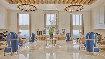 Twin Lakes Hotel