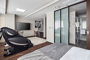 Western Bay Marina Hotel