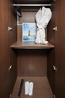 Western Bay Marina Hotel