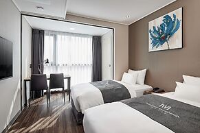 Western Bay Marina Hotel