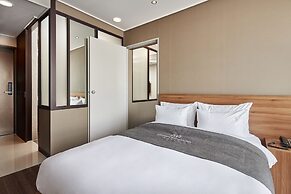 Western Bay Marina Hotel