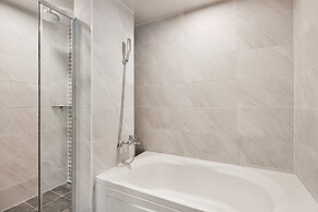 Western Bay Marina Hotel